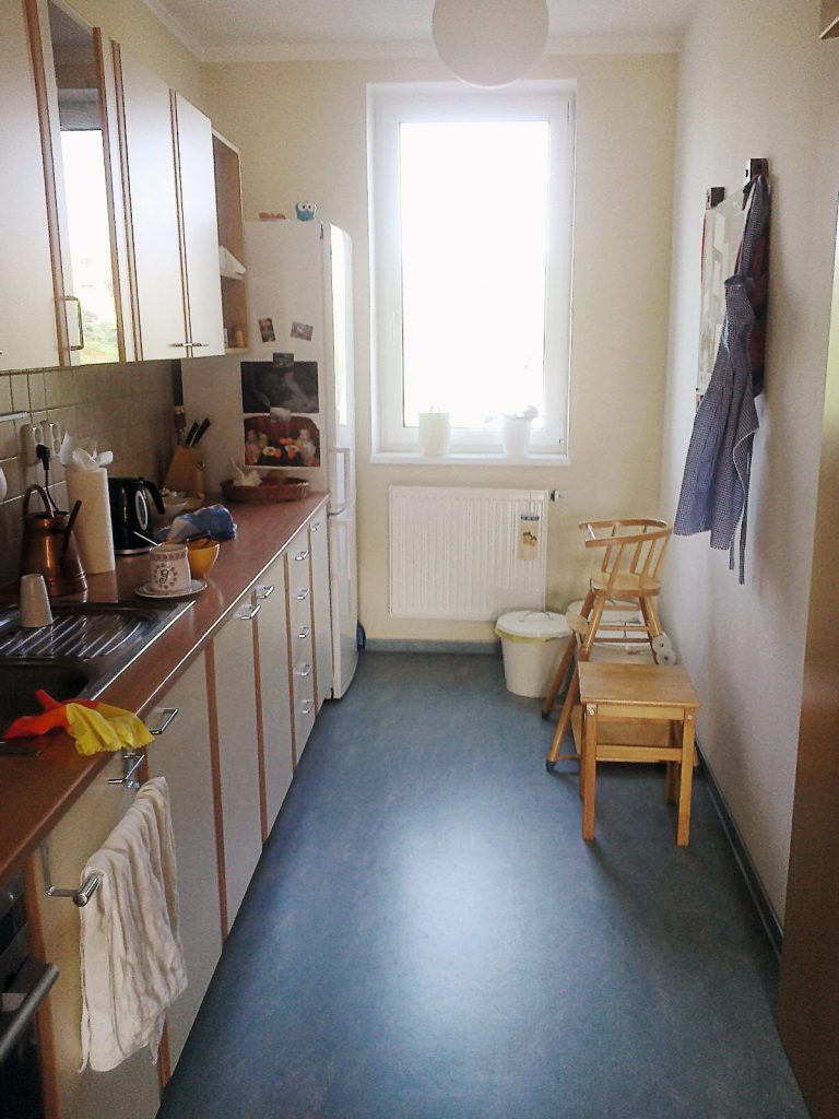Nenápadnou linku jsem před sedmi lety zdědila po předchozím majiteli bytu. Přidala jsem jen bílé kyblíky z IKEA na odpad a milované štokrle a řekla si: „Až jednou...“