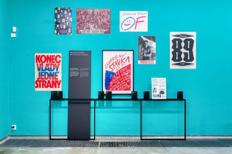 Státním symbolům a národní identitě se věnuje také výstava Identita v Museu Kampa