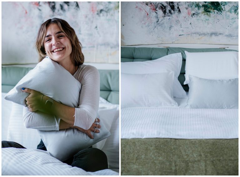 Natálie si oblíbila bílé proužkované povlečení Daily Notes a také hedvábný povlak na polštář Delicate Silk. Foto: Anželika Rybak